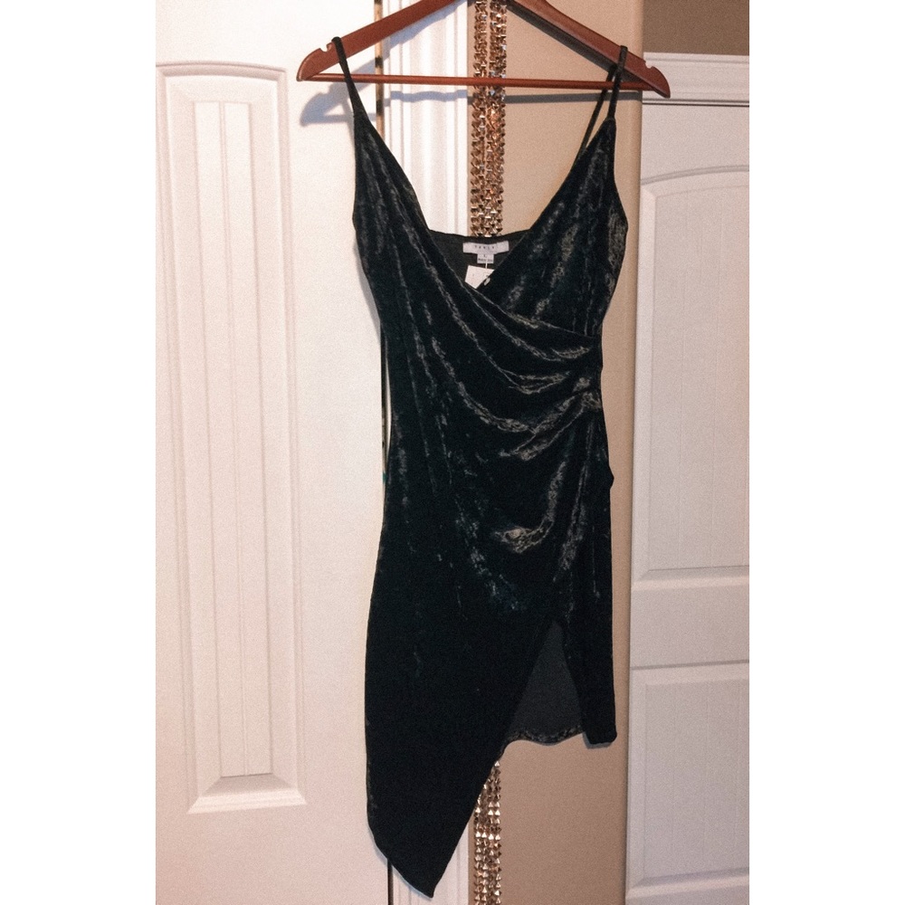 NWT 💎 Little Black Velvet Dress